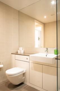 Modern Central Apartment with Parking - 4