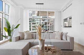 Luxury 4BR w Marina Views Near Beach & Mall - 3