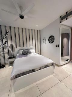 Zebra Luxe Loft Studio with patio - Gurgaon - 7
