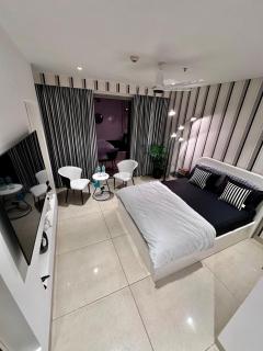 Zebra Luxe Loft Studio with patio - Gurgaon - 1