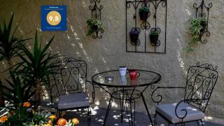 House inside garden - 7