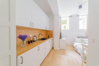 Jasna i funkcjonalna kawalerka - Centrum - 6