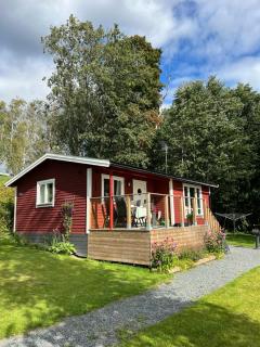 Sommarstuga med sjötomt och brygga - 1