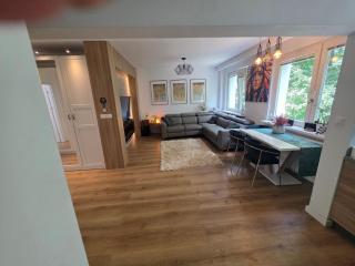 Premium Apartment up to 5p, 15 min to City Center, Tree VIEW, 5 min walk to 2 lakes with attractions, VR Googles, LED FIREPLACE, NEW - Varsovia - 7