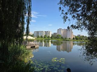 Premium Apartment up to 5p, 15 min to City Center, Tree VIEW, 5 min walk to 2 lakes with attractions, VR Googles, LED FIREPLACE, NEW - Varsovia - 0