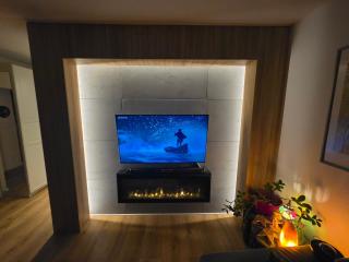 Premium Apartment up to 5p, 15 min to City Center, Tree VIEW, 5 min walk to 2 lakes with attractions, VR Googles, LED FIREPLACE, NEW - Varsovia - 5