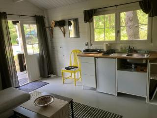 Mysig stuga med wifi - Bergshamra - 5