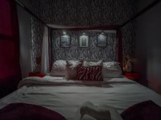 Stylish Secret, 1 FREE Parking, Sleeps 8, Walk to train and Red Bull Arena, 20 Percent OFF - Harrison - 9