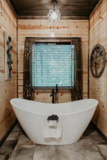 Creek Nest Cabin Hot Tub, Firepit & Lake Life - Broken Bow - 9