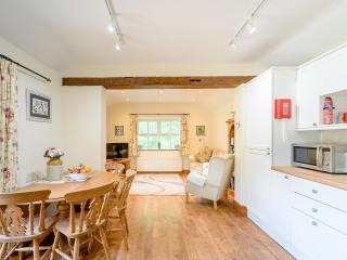 Cottage In The Pond W43212 - Garton - 0