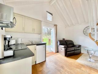 The Hazeling Hideaway - Stroud - 5