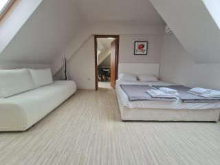"Skyler" Apt in the Heart of Varna - 7