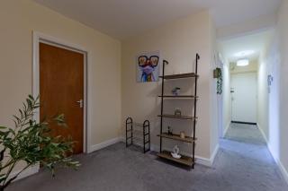 Stylish 2BR Flat with Free Parking near WBA Zone - Birmingham - 4