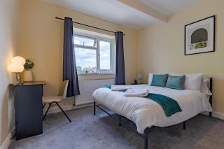 Stylish 2BR Flat with Free Parking near WBA Zone - Birmingham - 1