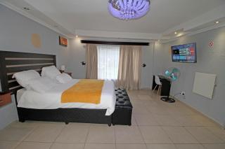 Delightful 4 Bedroom Flat in Germiston with WI-FI - Germiston - 1