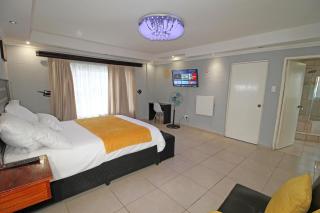 Delightful 4 Bedroom Flat in Germiston with WI-FI - Germiston - 2