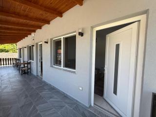 Bujtina4A Rrenc - - 8