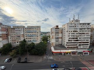 Bright Family Escape in Galati 3 Room Apartment with 2 Bathrooms and Natural Light - Galaţi - 9
