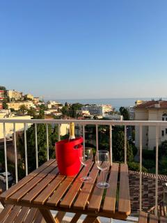 Appartement Vue Mer T2 Cosy, Plage à pied 3 mins, Coucher de Soleil, Parc privé - Nice - 0