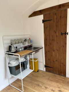 The little shepherds hut - Brinkworth - 7