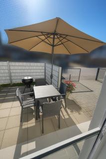 Komfortables Gästehaus von Leta Homes mit 3 Zimmern, Terrasse & Top-Ausstattung - Straubing - 2