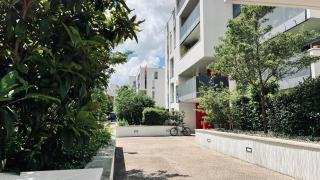 Lumière Parisienne Appart Moderne Lumineux et Spacieux de 66m2 Metro L13 Parking Terrasse et Ascenseur - Malakoff - 9