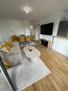 Superb 3 Bedroom near to Paris with Parking - 4