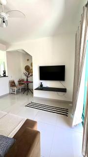 Casa Privativa e Climatizada em Taperapuã, 2 Quartos, Cozinha Completa e Sala com TV 50 - Porto Seguro - 0