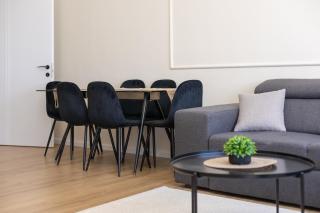 Cityline Apartment - Steps from Station & Center - Durrës - 8