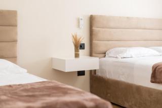 Cityline Apartment - Steps from Station & Center - Durrës - 7