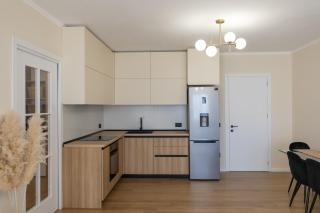 Cityline Apartment - Steps from Station & Center - Durrës - 3