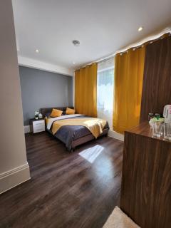 Home Away from Home - Luton - 3