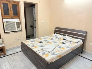 Aadesh Home Private Floor With Rooftop - Faridabad - 8
