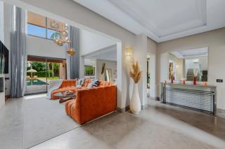OASIS VILLA PRIME Location FULL STAFF Cinema - 6