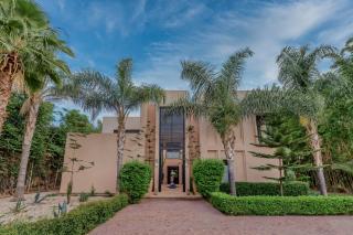 OASIS VILLA PRIME Location FULL STAFF Cinema - 7