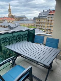Mikain Terrace Cathedral View with Free Parking & Air Cond - Saint-Sébastien - 8