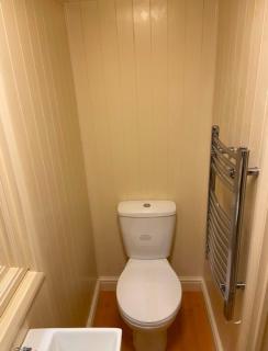 Cosy Shepherd Hut - - 1