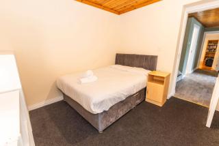 8 Bedroom Townhouse - Galway - 6