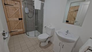 8 Bedroom Townhouse - Galway - 3
