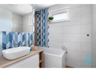 Breeze Apartment - Charming Place, 15 Minutes to Gdańsk Old Town & 5 Minutes to Seaside - Danzig - 2
