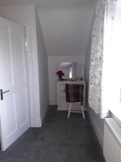 mature 4 bedroom home with relaxing garden and wonderful views - 9