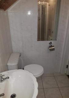 mature 4 bedroom home with relaxing garden and wonderful views - 3