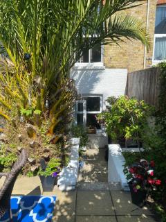 Bradstone Garden Retreat With Own Entrance - Folkestone - 4