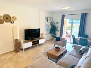 No1 - Beachfront Estepona, close to port, 2 bedroom, 2 bathroom, sleeps 5 - Estepona - 0