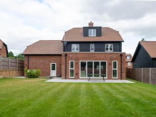 The Enfield Manor Premium 5Beds, 3Baths Family & Group Getaway - Potters Bar - 9