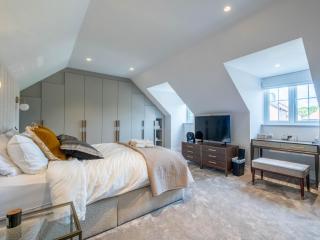 The Enfield Manor Premium 5Beds, 3Baths Family & Group Getaway - Potters Bar - 7
