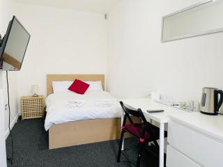The Lakeside - Wanstead - 4