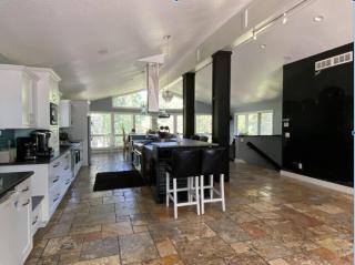 Large Recreational Retreat - 7
