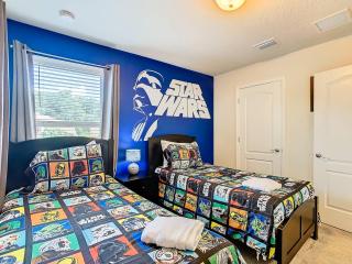Luxury 5-bedroom Mansion with Private Pool BBQ Grill and more - Kissimmee - 2