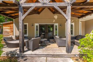 Extensive private luxury property - sleeps 25 - 4